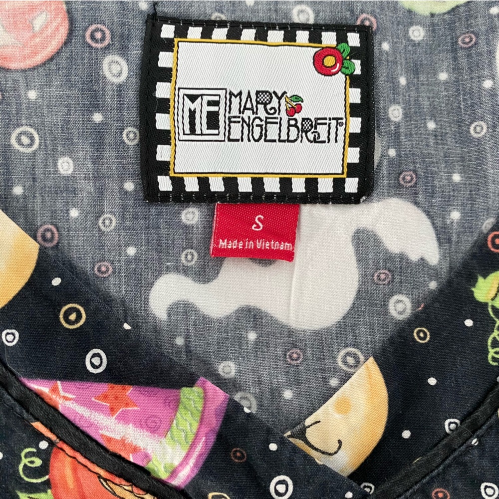 Holiday Scrub tops- Halloween ,Thanksgiving and July 4th
Size small- - Picture 2 of 11